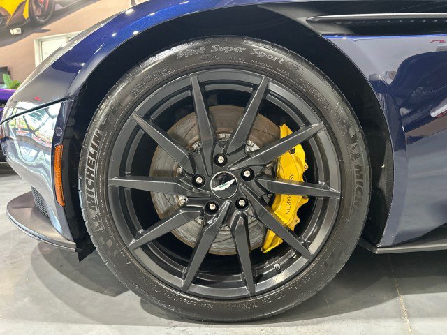 Used 2019 Aston Martin DB11 Volante RWD image 8