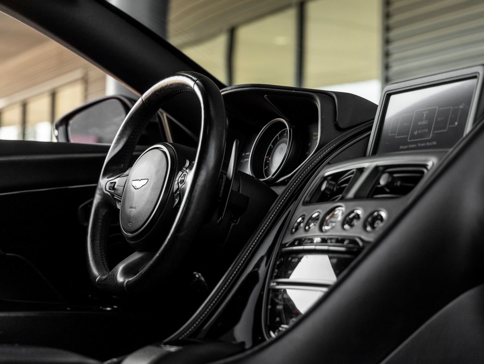 Used 2019 Aston Martin DB11 Volante RWD image 36