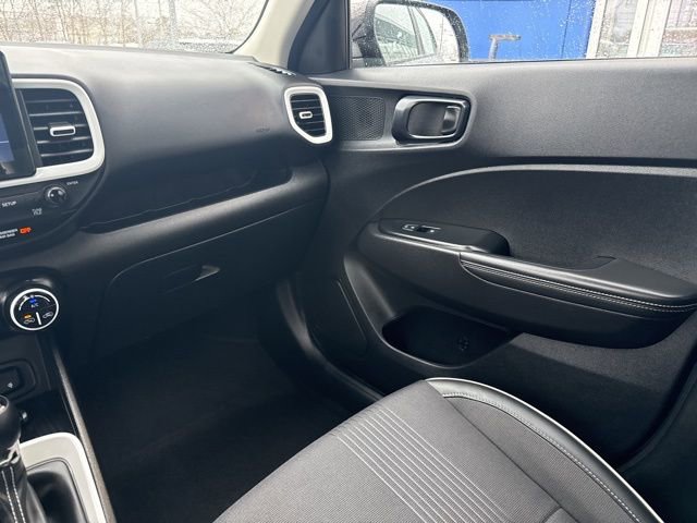 Certified 2026 Hyundai Venue SEL image 39