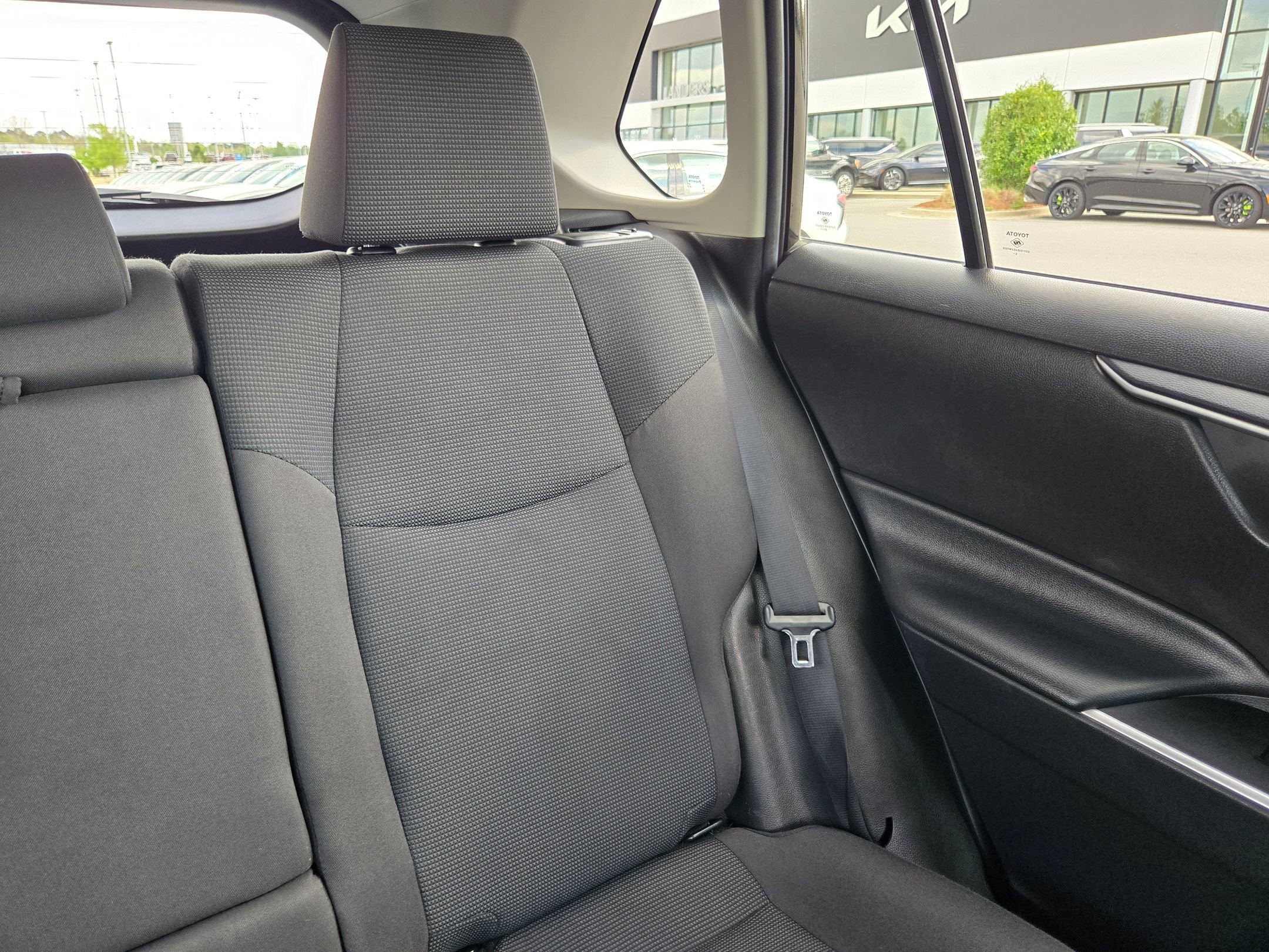 Used 2021 Toyota RAV4 LE image 14