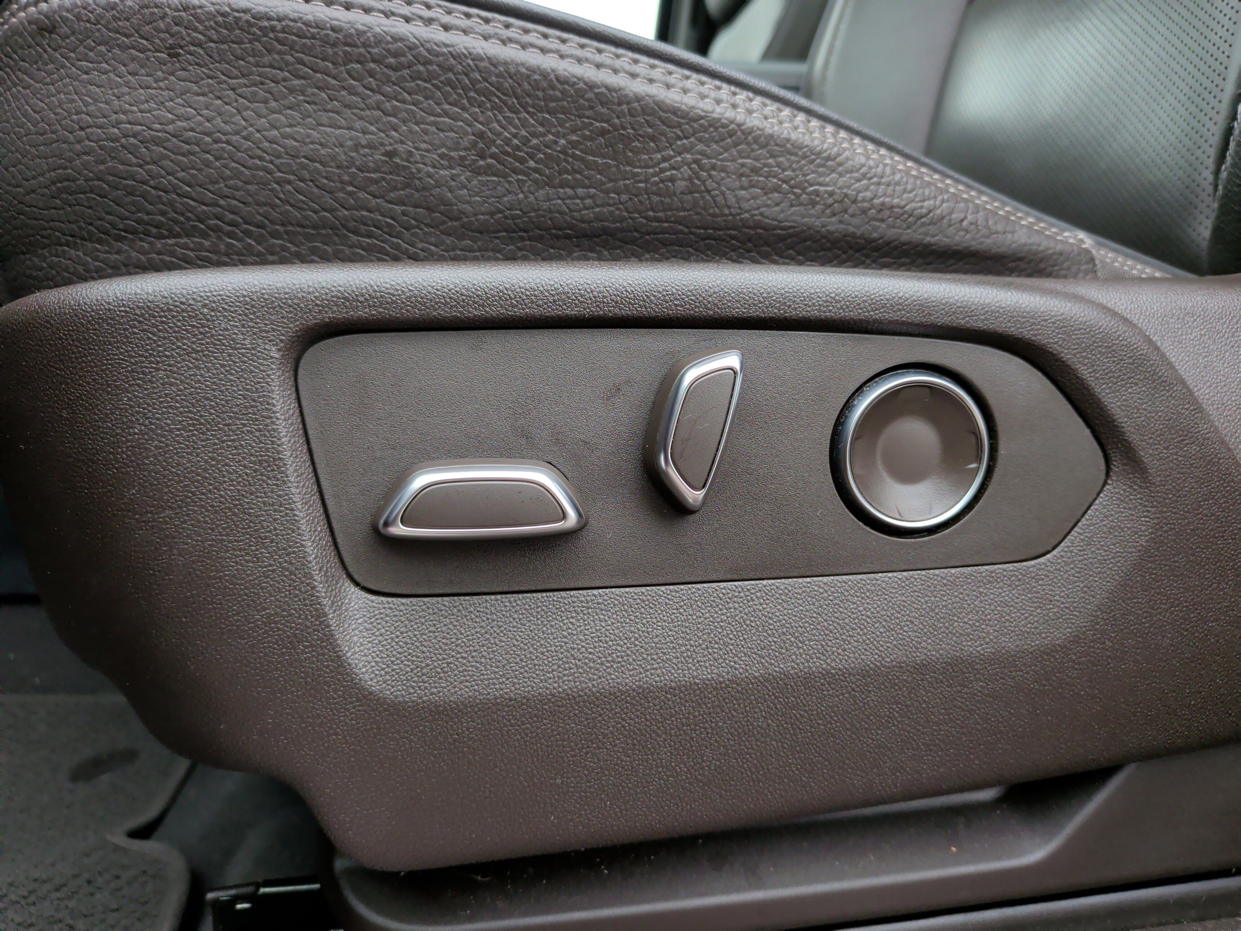 Used 2023 GMC Yukon Denali w/ Advanced Technology Package image 27