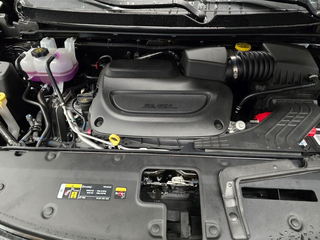 New 2027 Chrysler Pacifica Select FWD image 11