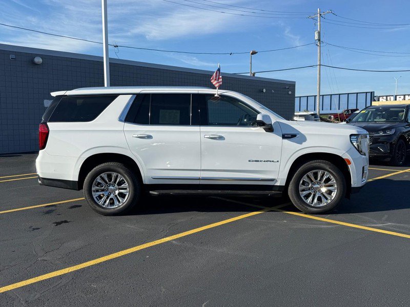 Used 2024 GMC Yukon Denali w/ Advanced Technology Package AWD/4WD image 2