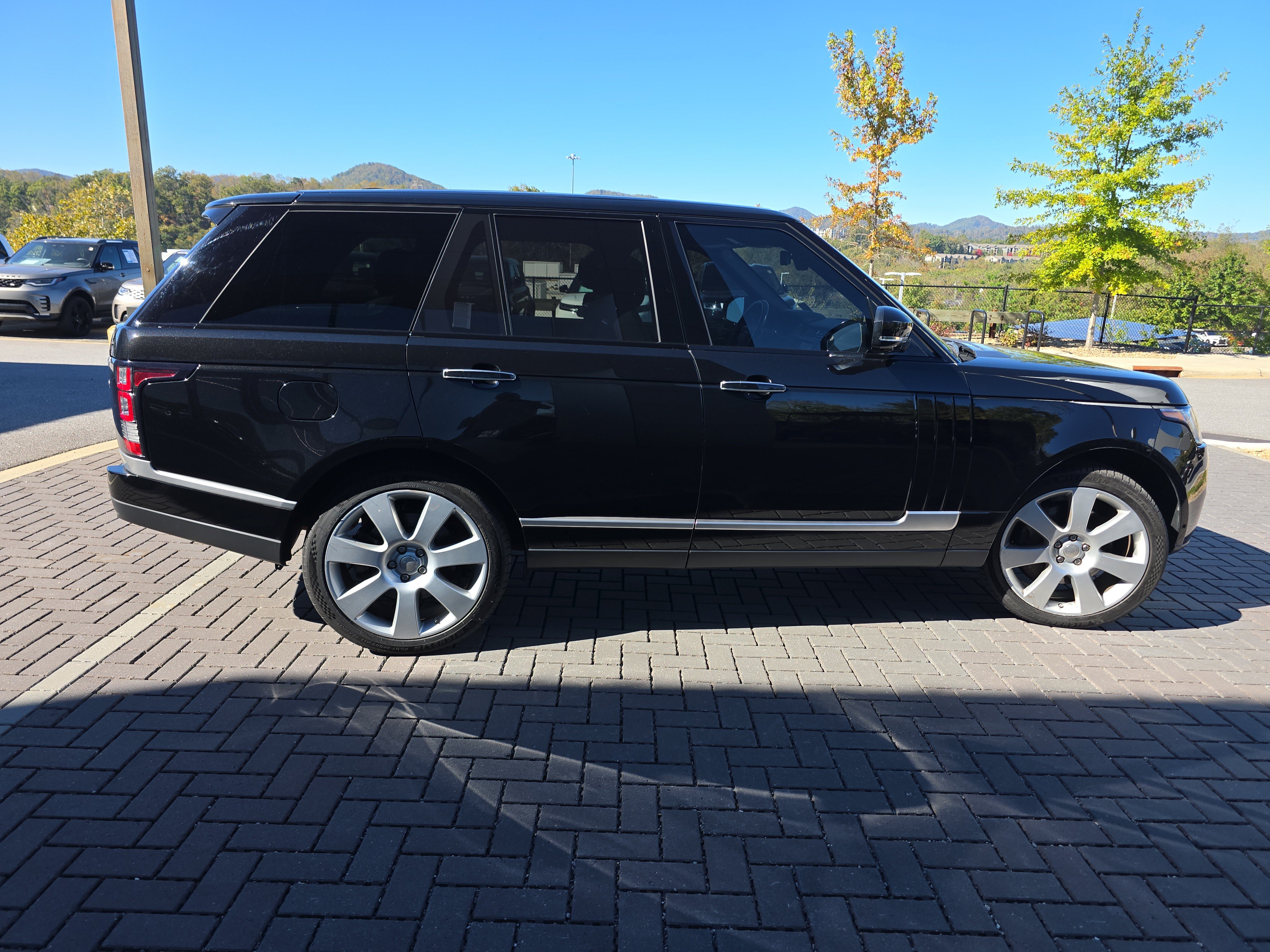 Used 2014 Land Rover Range Rover Autobiography AWD/4WD image 4