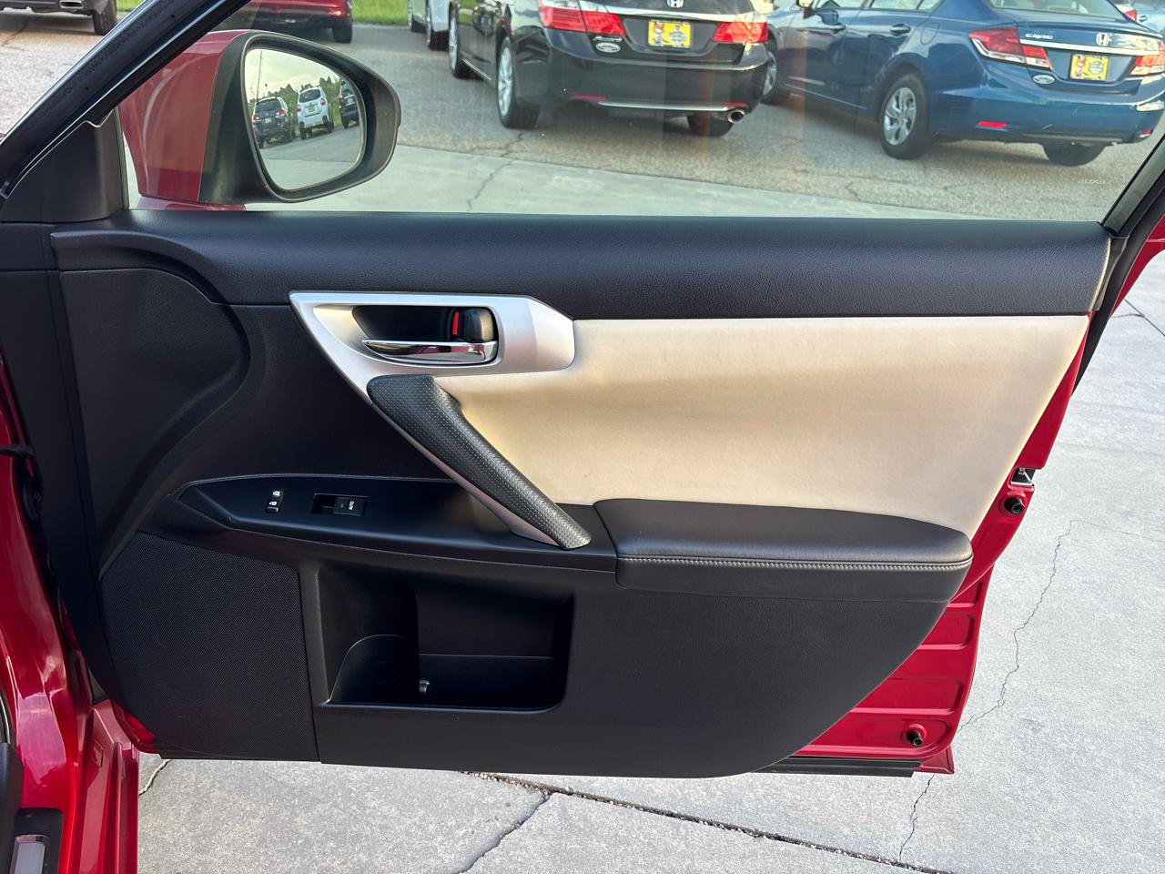 Used 2013 Lexus CT 200h w/ Premium Pkg w/Backup Camera FWD image 25