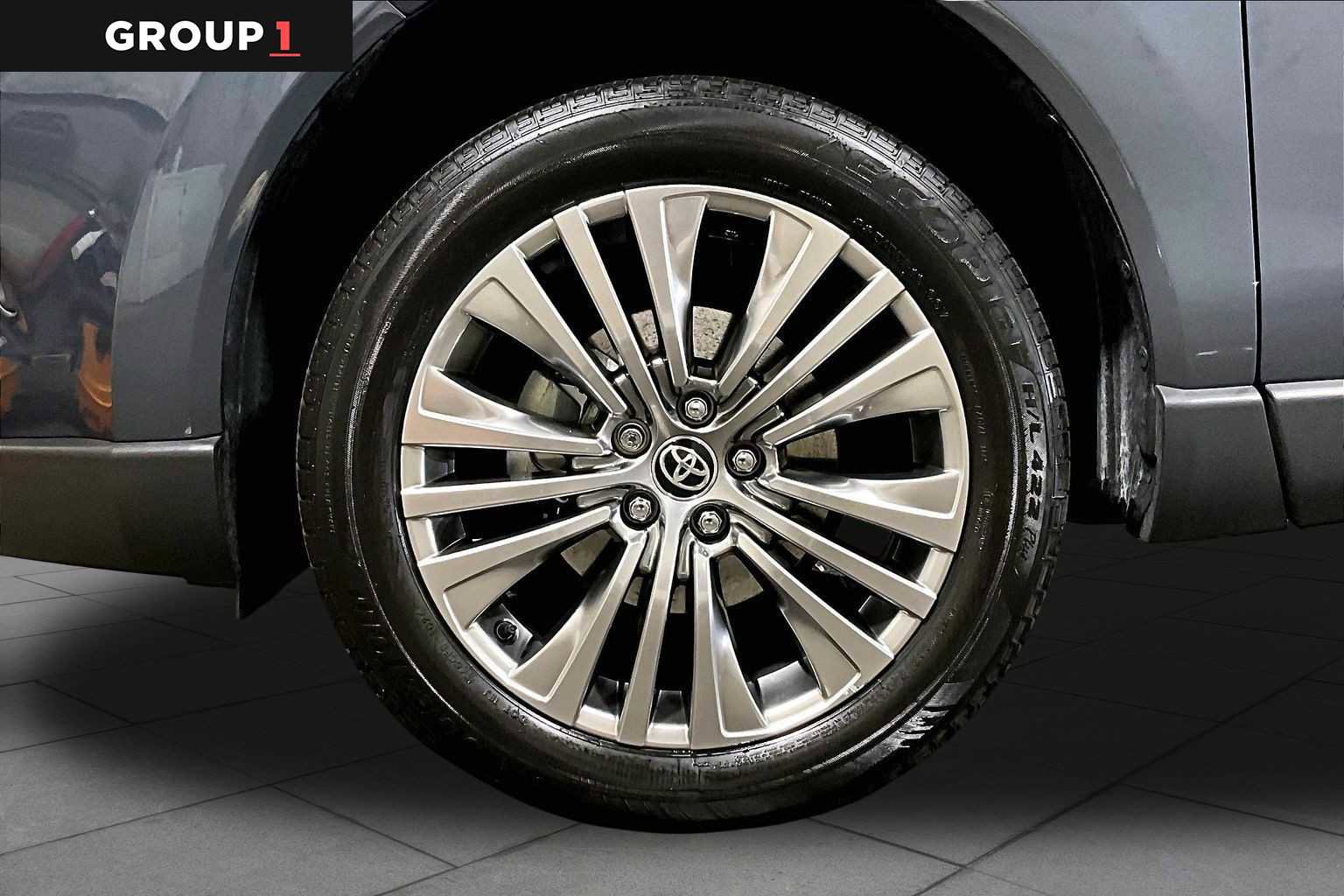 Used 2024 Toyota Venza Limited AWD/4WD image 11