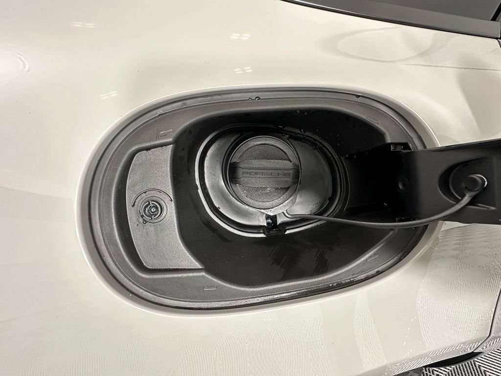 Certified 2026 Porsche Macan Turbo AWD/4WD image 43