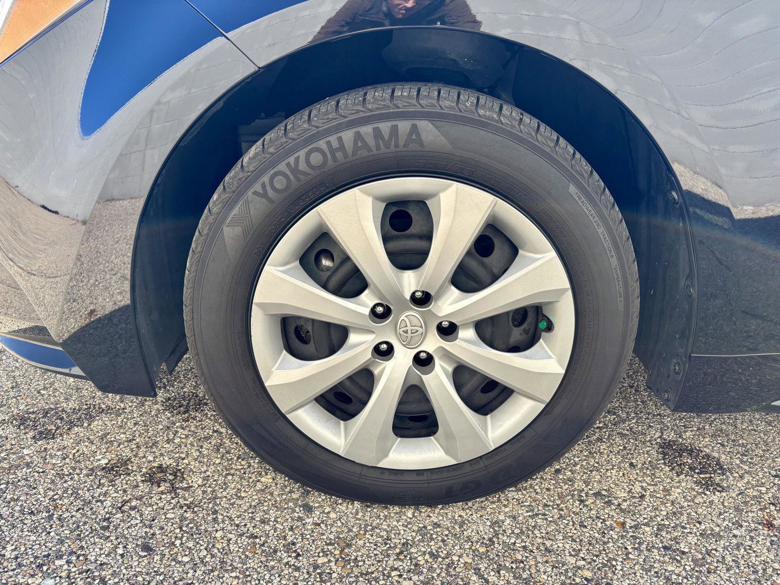 Used 2025 Toyota Corolla LE image 29