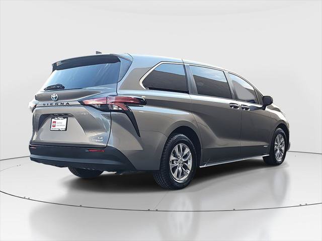 Certified 2021 Toyota Sienna LE FWD image 5