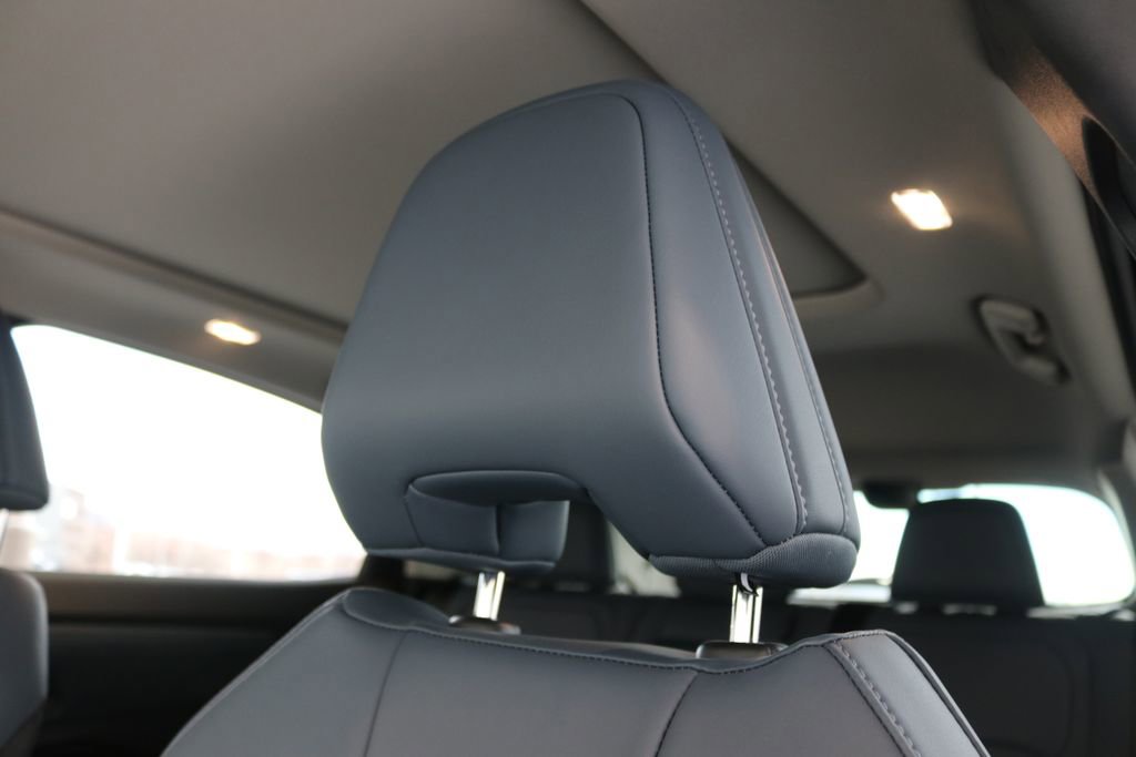 Used 2024 Nissan Ariya AWD image 17