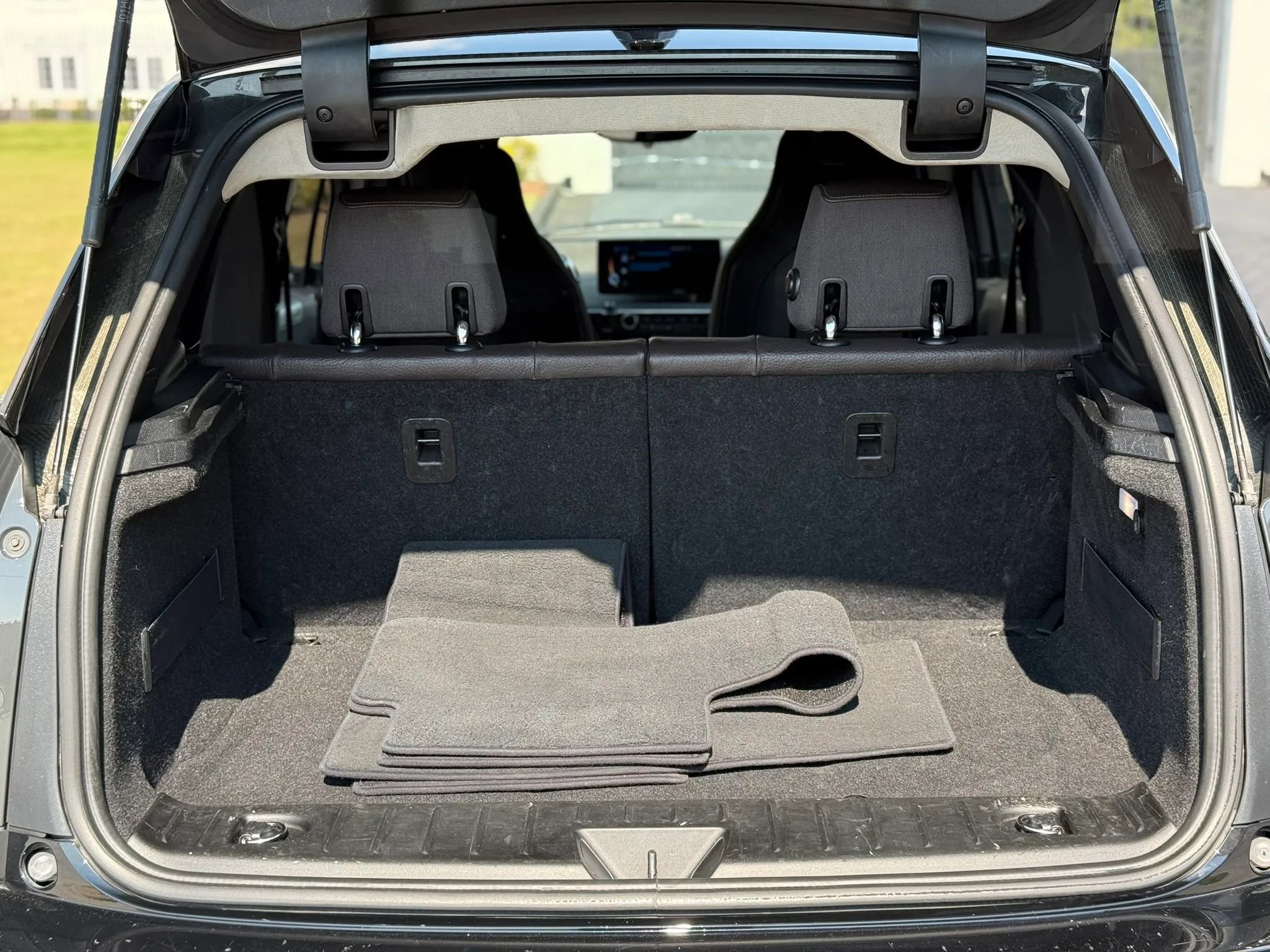 Used 2015 BMW i3 w/ Range Extender image 14