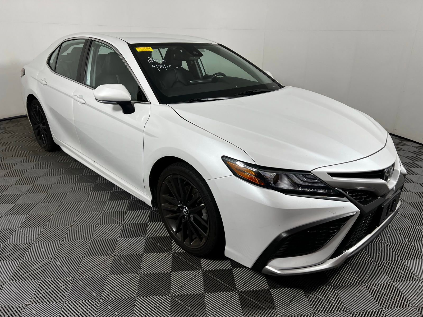 Used 2023 Toyota Camry XSE image 3