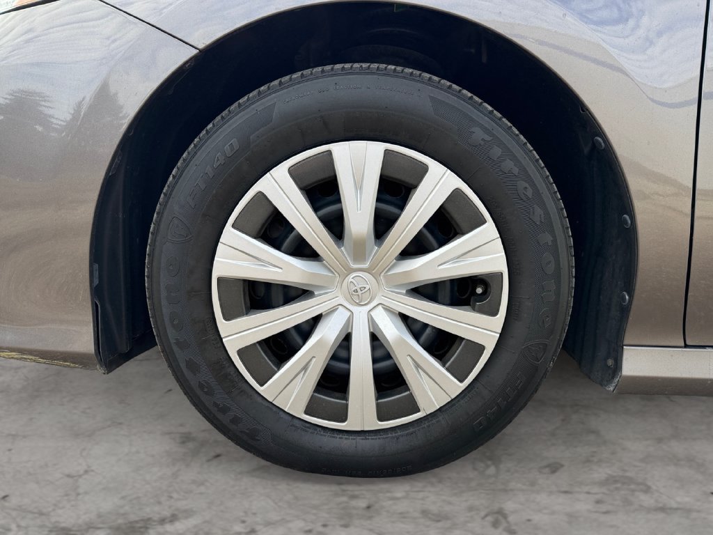 Used 2018 Toyota Camry LE FWD image 9