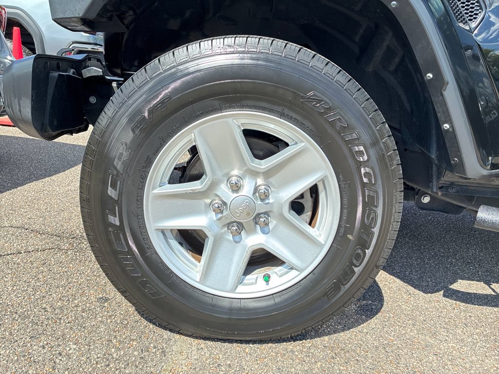 Used 2022 Jeep Gladiator Sport AWD/4WD image 12