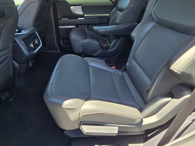 Used 2025 Ford Expedition Active AWD/4WD image 11