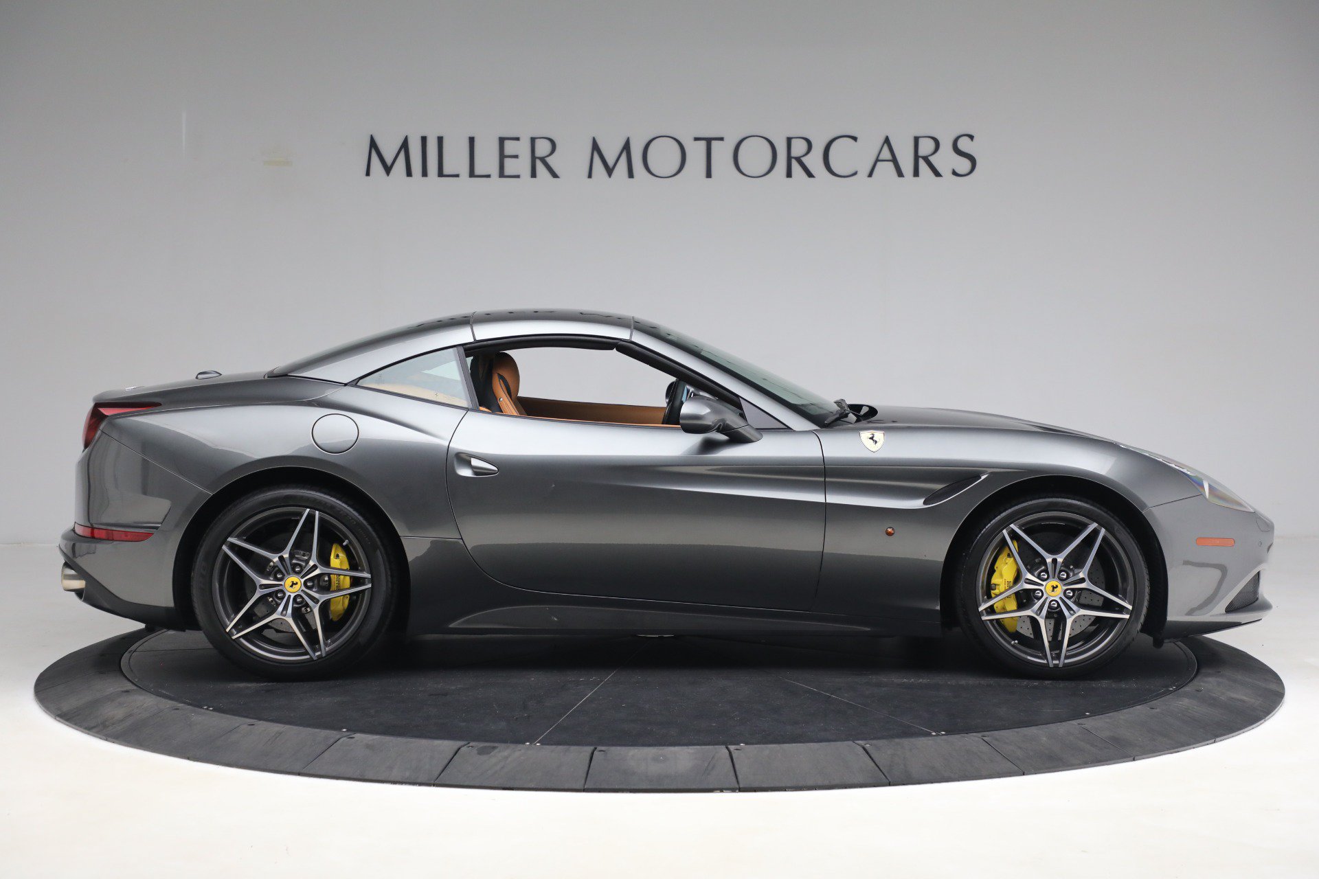 Certified 2017 Ferrari California T RWD image 12