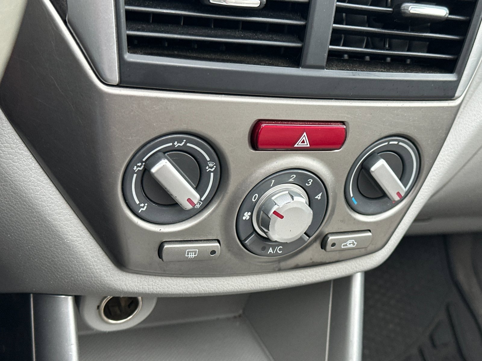 Used 2010 Subaru Forester 2.5X Premium image 19