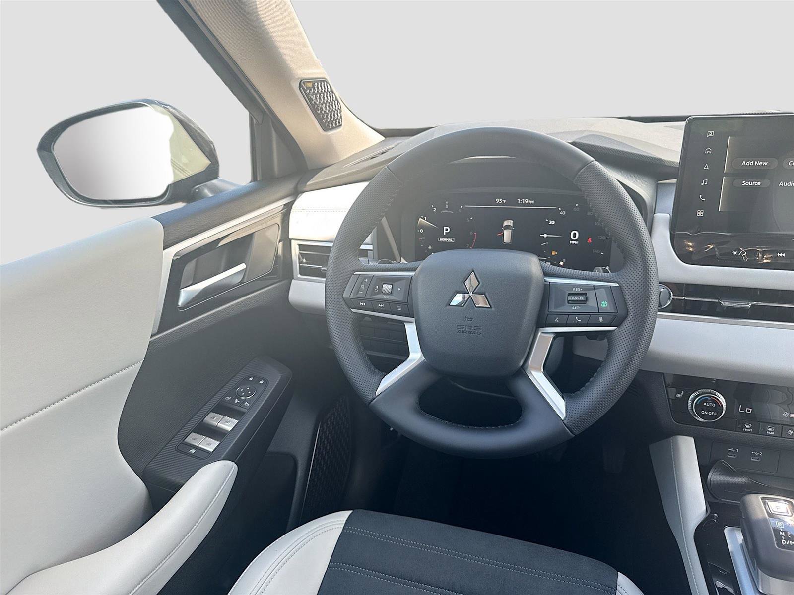 New 2025 Mitsubishi Outlander SE image 23