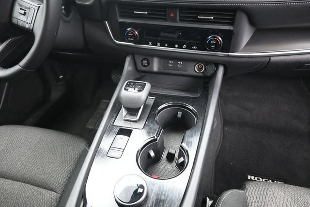 Used 2025 Nissan Rogue SV AWD/4WD image 14