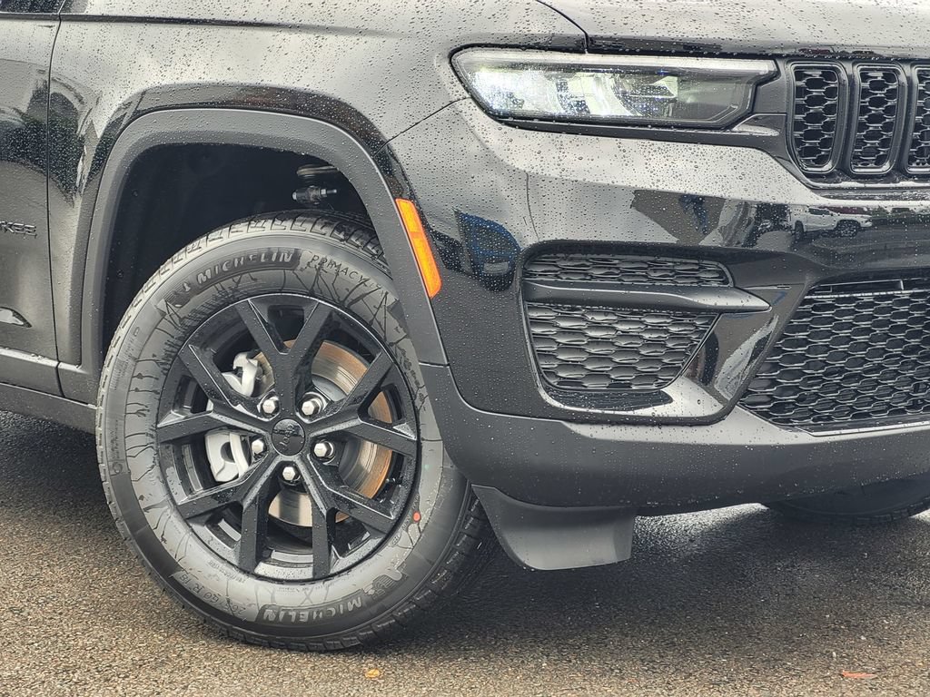 New 2025 Jeep Grand Cherokee Altitude AWD/4WD image 2