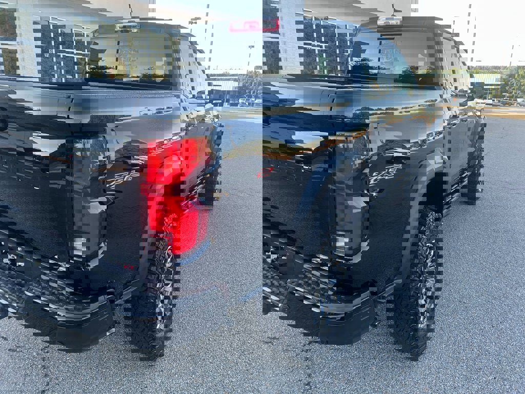 New 2025 Chevrolet Colorado ZR2 image 12