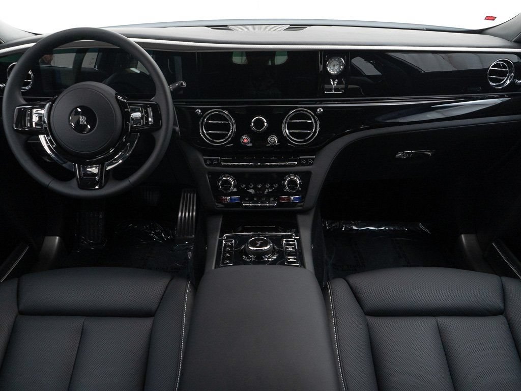 Used 2025 Rolls-Royce Ghost AWD/4WD image 32