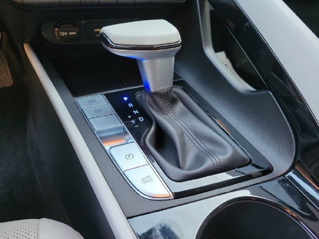 Used 2025 Hyundai Elantra Limited FWD image 29