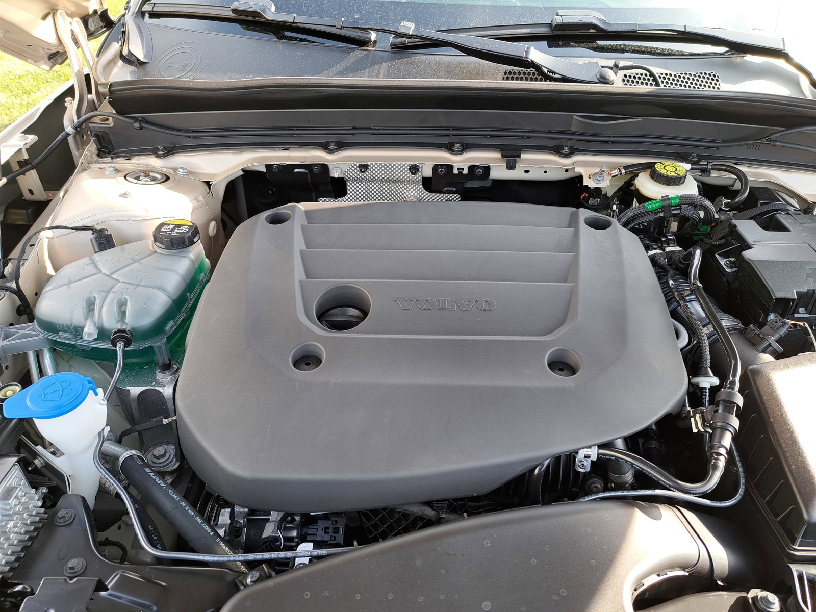 New 2025 Volvo XC40 B5 Ultra w/ Protection Package image 9
