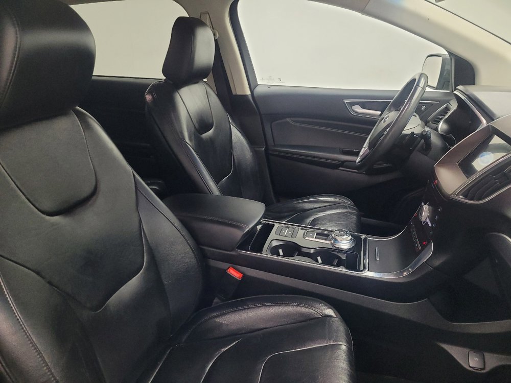 Used 2020 Ford Edge Titanium image 21
