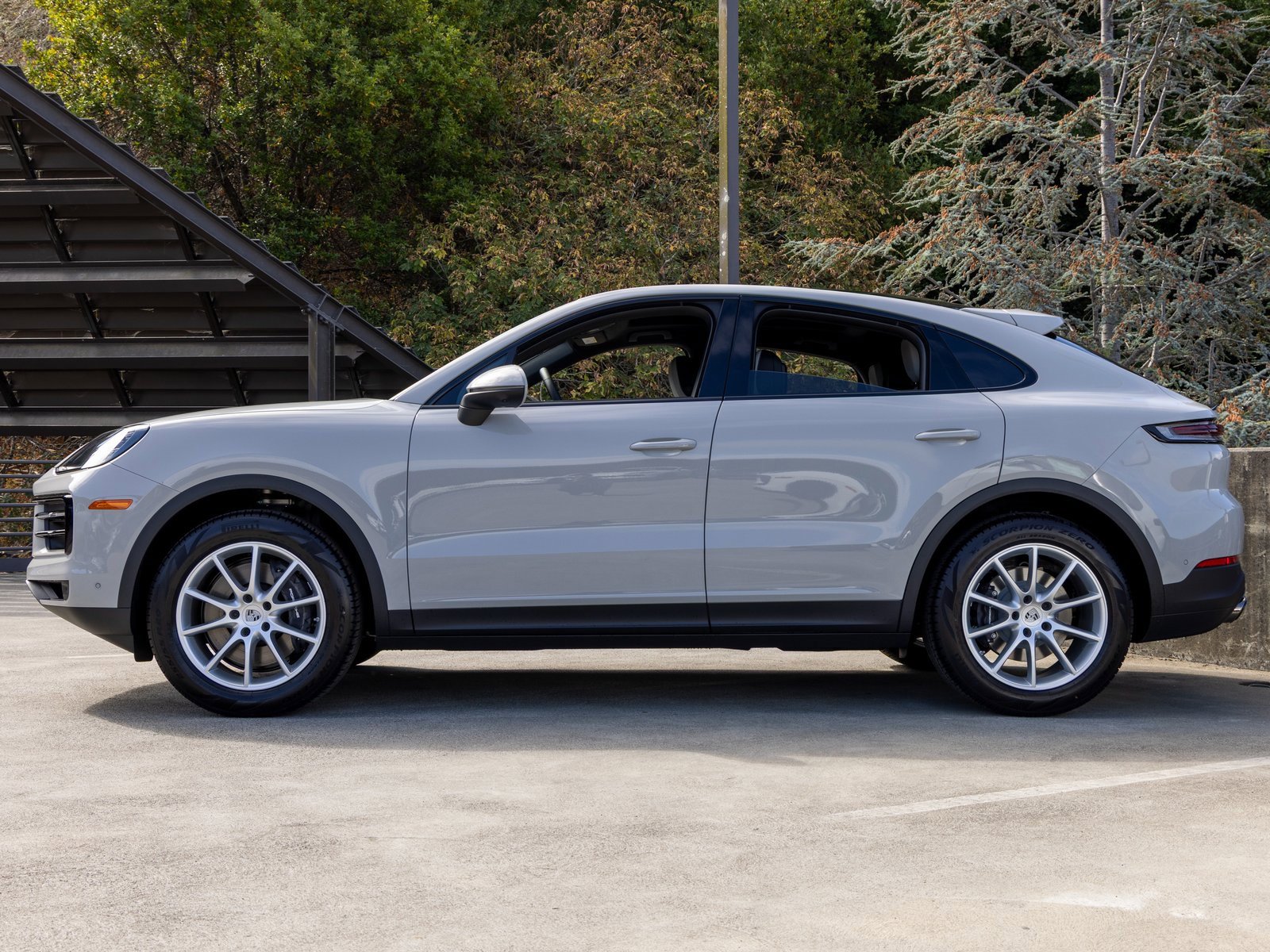New 2025 Porsche Cayenne Coupe image 2