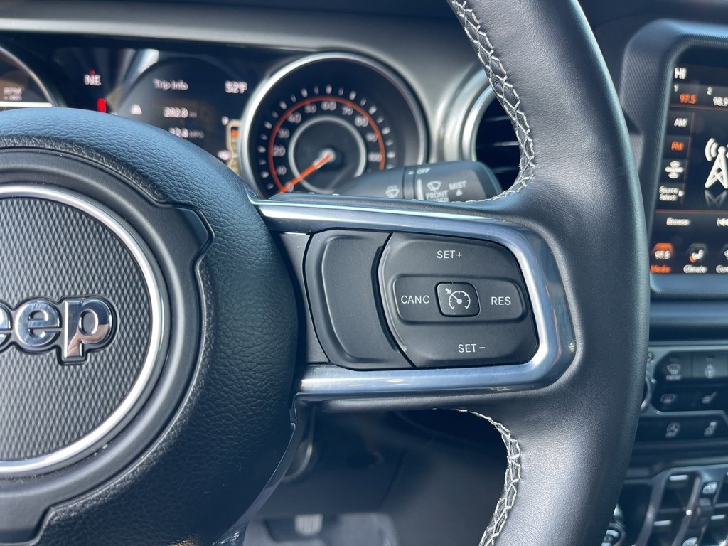 Used 2022 Jeep Gladiator Overland w/ Cold Weather Group image 19