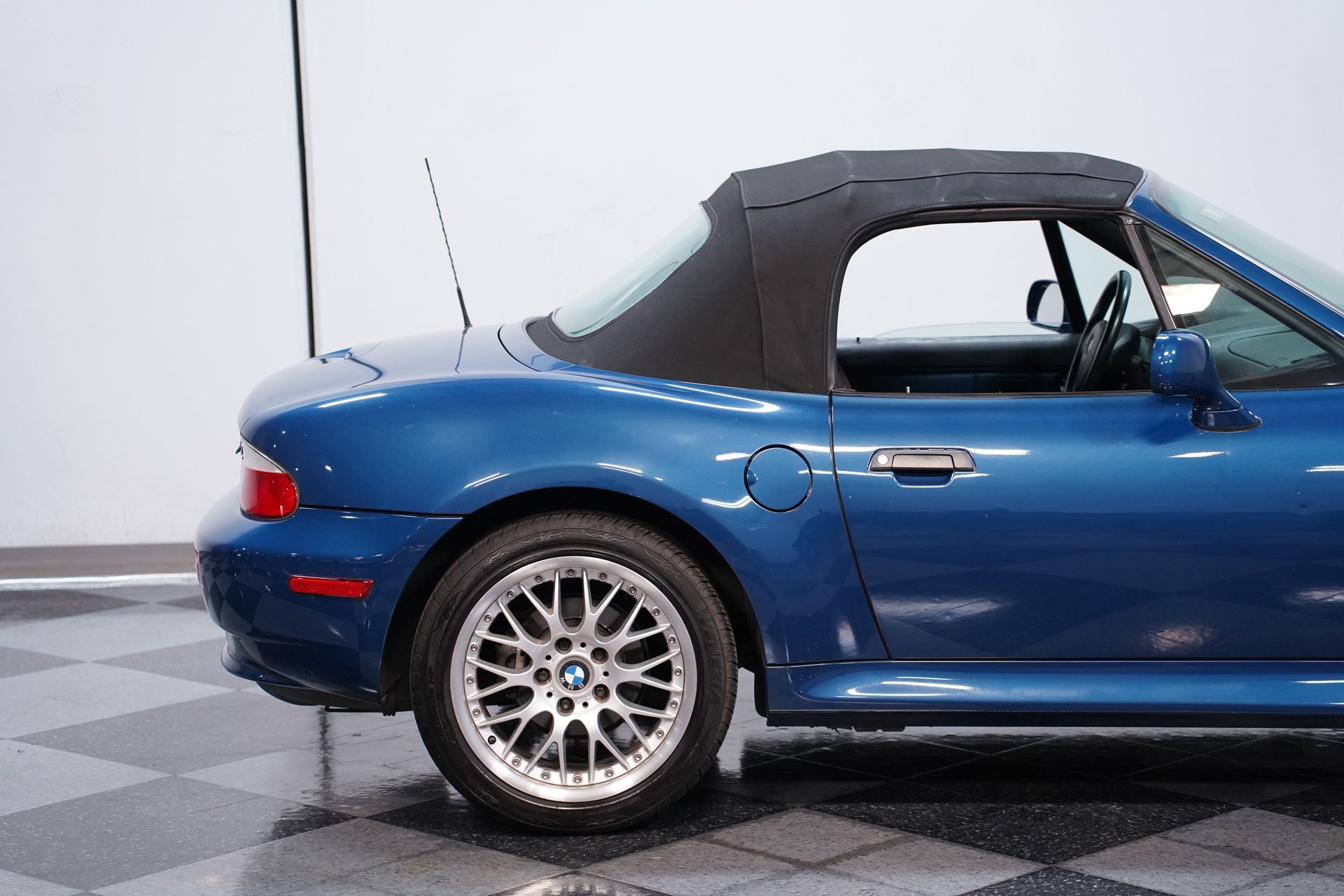 Used 2001 BMW Z3 3.0i RWD image 23
