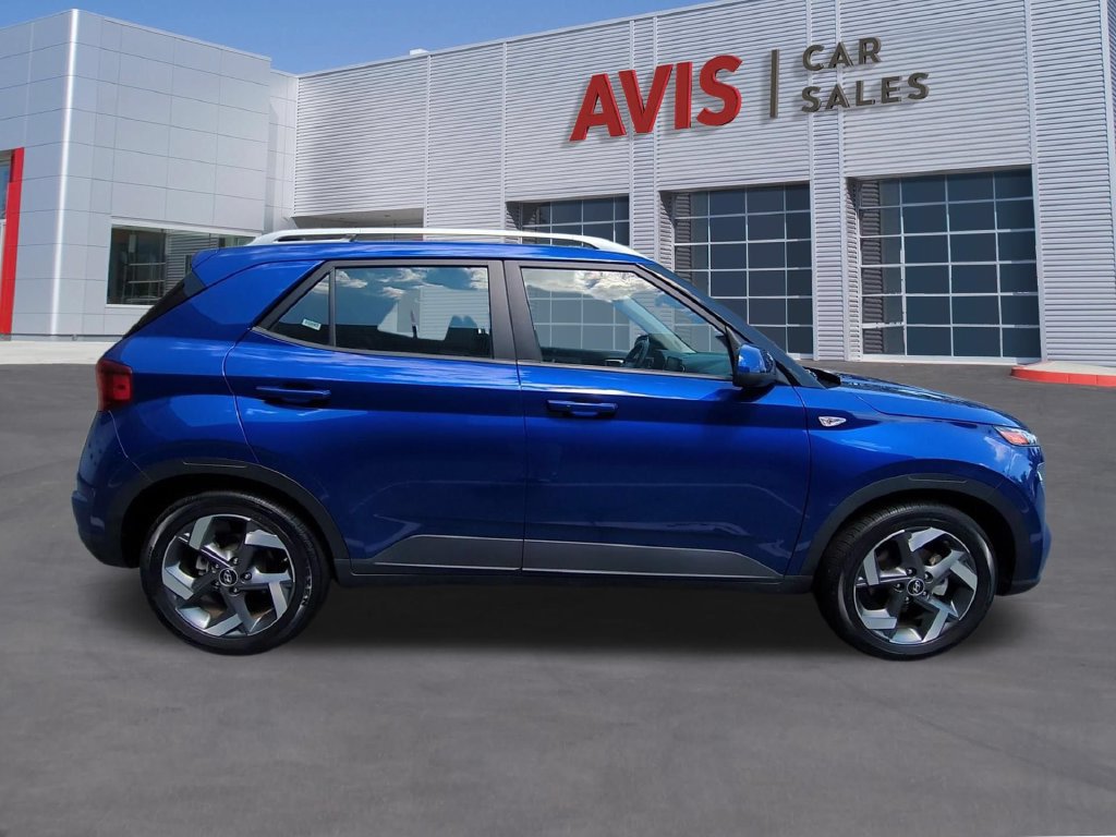 Used 2025 Hyundai Venue SEL FWD image 5