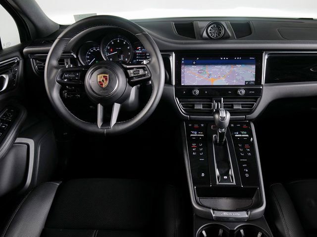 Certified 2023 Porsche Macan image 14