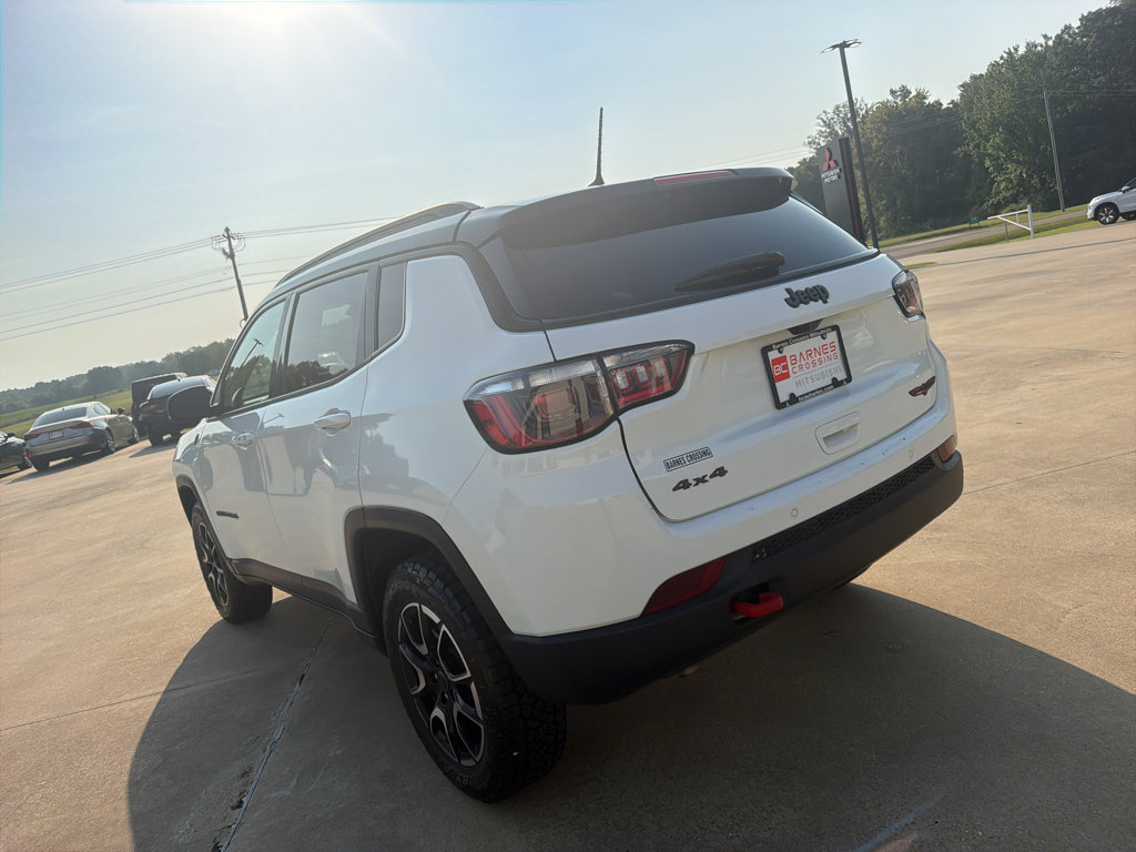 Used 2025 Jeep Compass Trailhawk AWD/4WD image 3