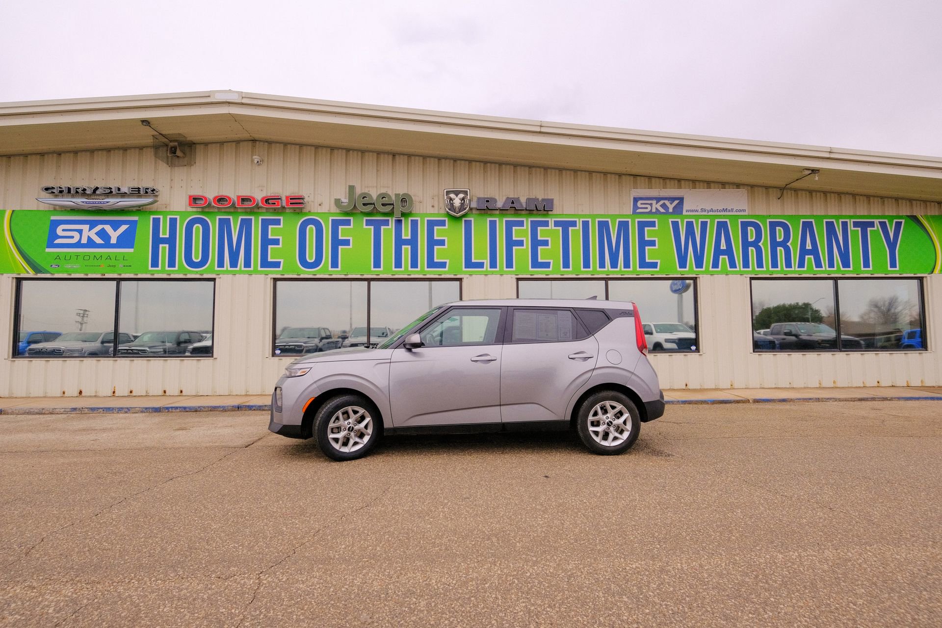Used 2022 Kia Soul LX w/ Technology Package image 3