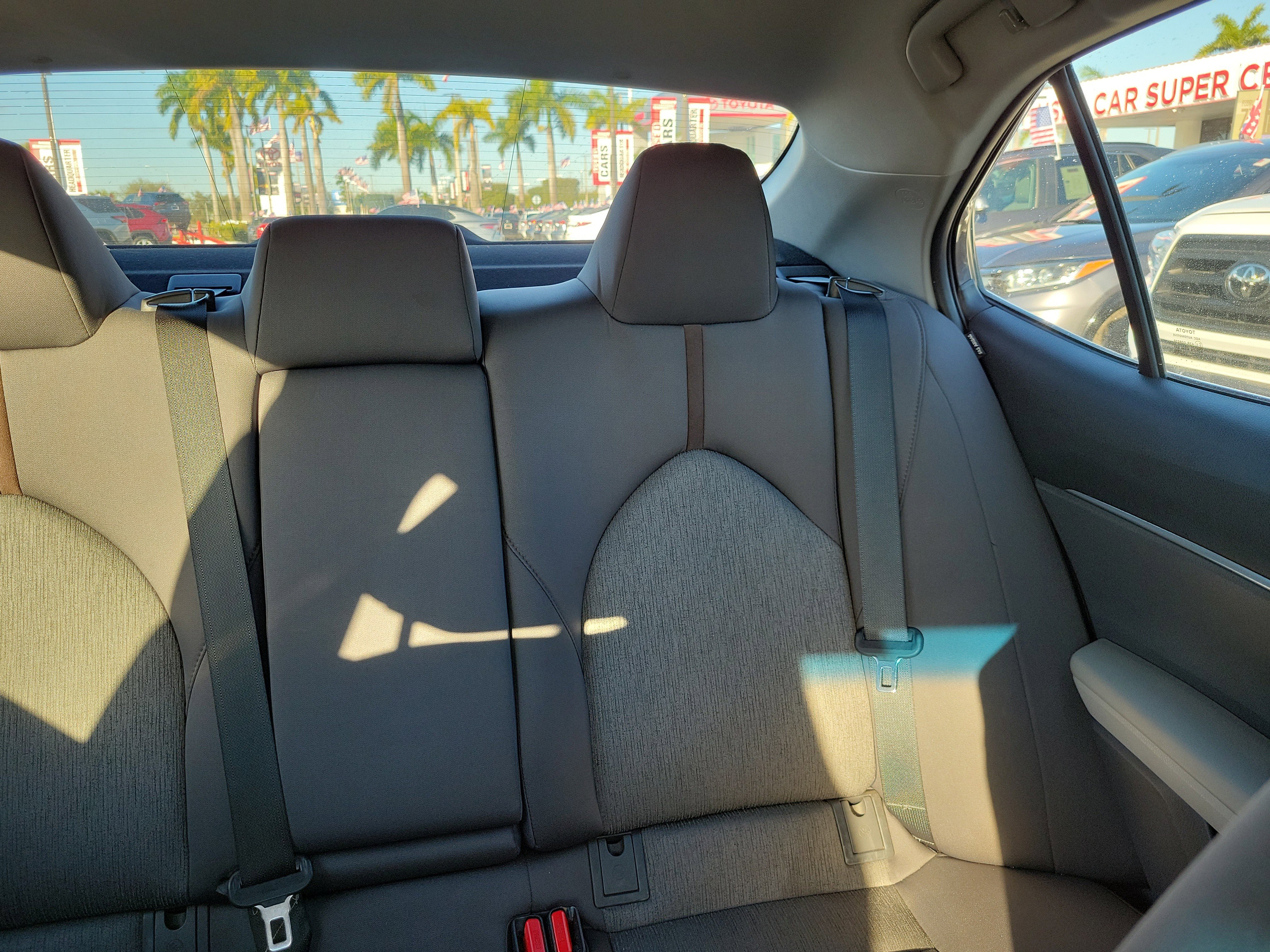 Used 2018 Toyota Camry SE image 21