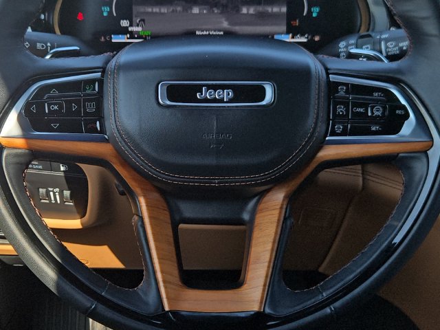 Used 2024 Jeep Grand Cherokee Summit AWD/4WD image 26