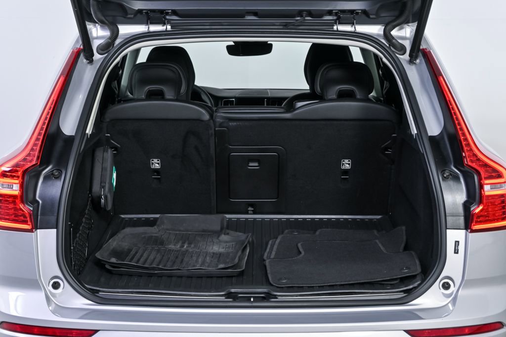 Certified 2023 Volvo XC60 B5 Ultimate image 32