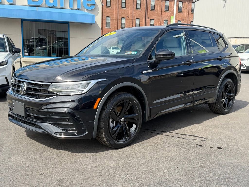 Used 2023 Volkswagen Tiguan SE R-Line image 1