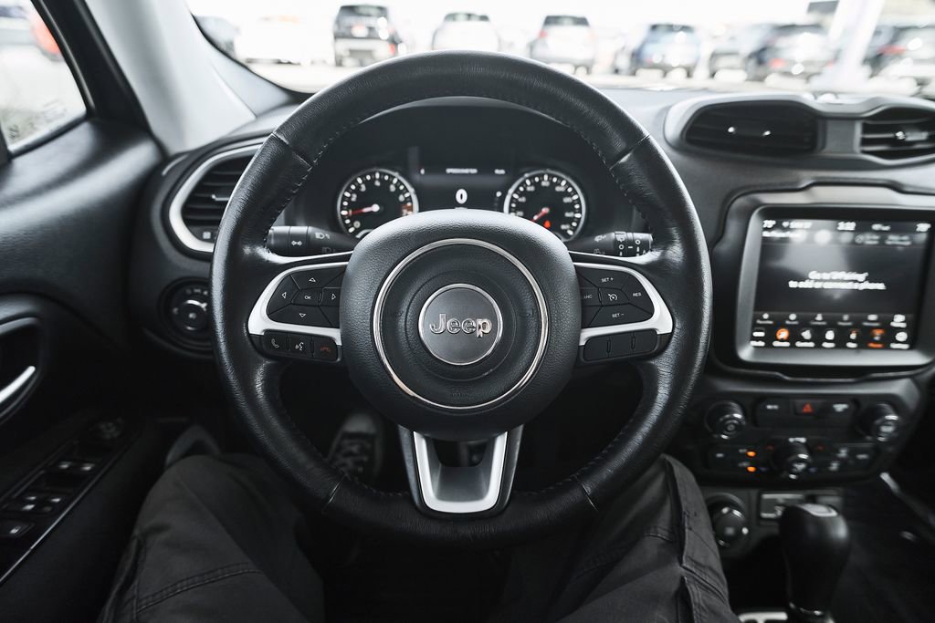Used 2020 Jeep Renegade Latitude w/ UConnect 8.4 Nav Group AWD/4WD image 32