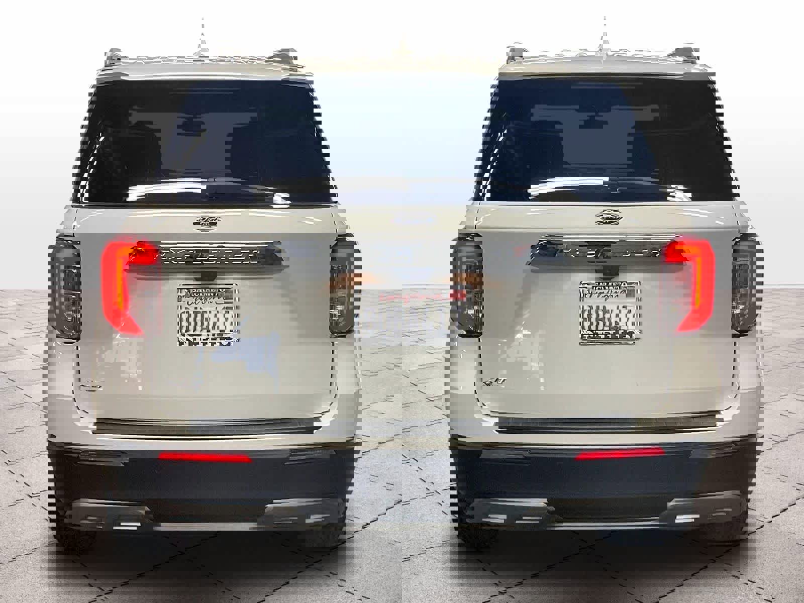 Used 2020 Ford Explorer XLT w/ Equipment Group 202A image 7