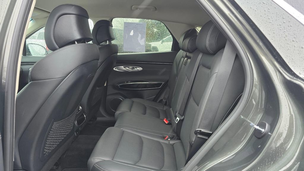 Used 2025 Genesis GV70 2.5T image 16