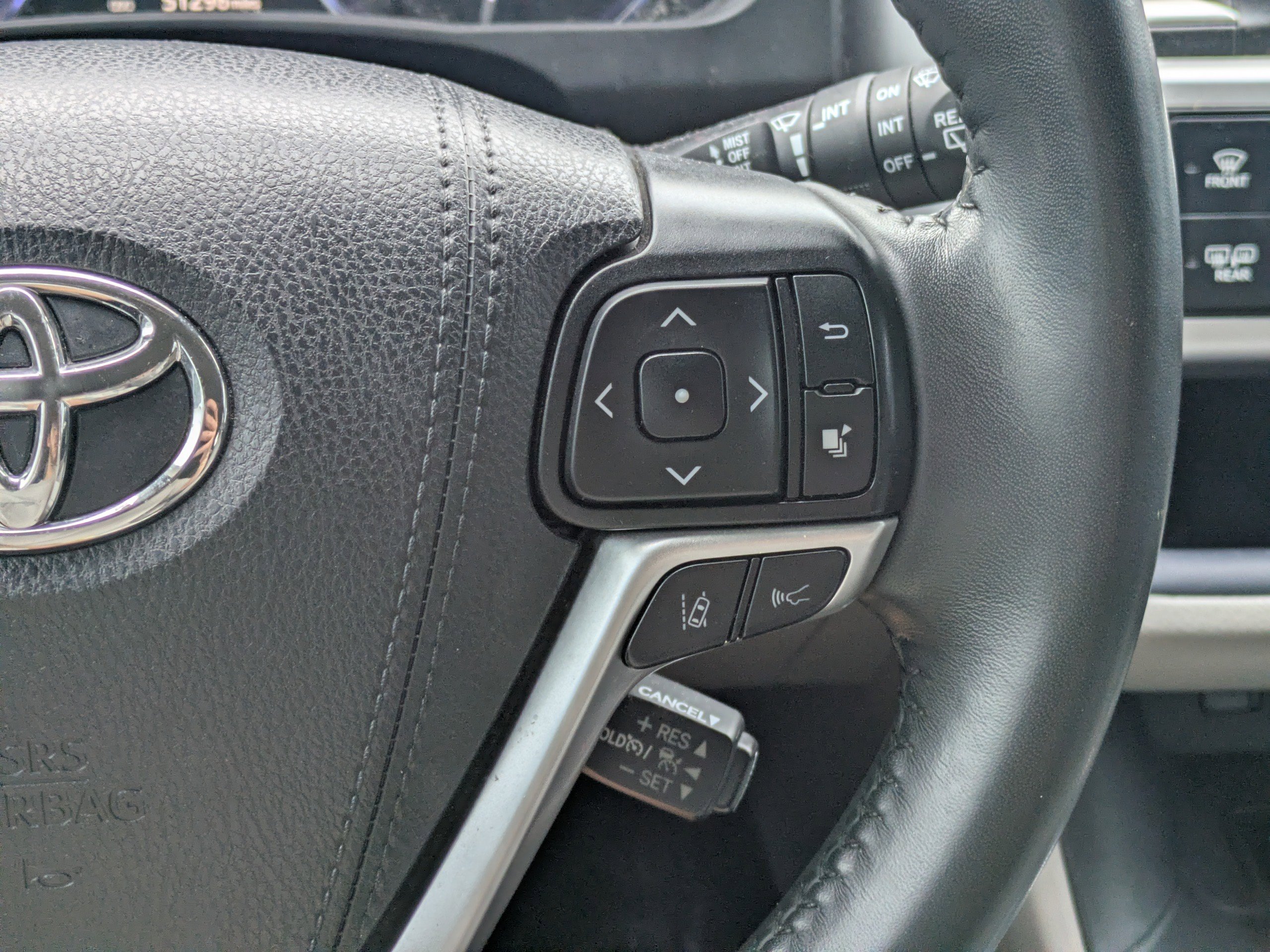 Used 2019 Toyota Highlander XLE image 18