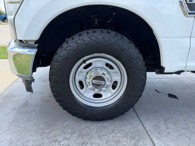Used 2022 Ford F250 XL w/ Power Equipment Group RWD image 4