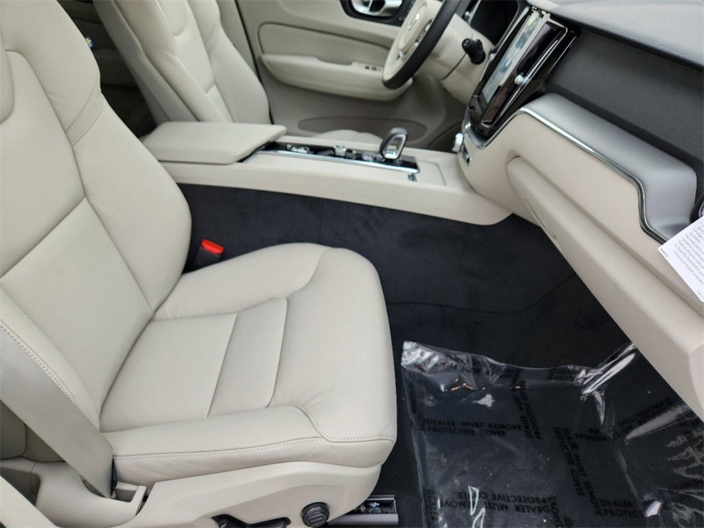 New 2025 Volvo XC60 B5 Plus w/ Protection Package Premier image 17
