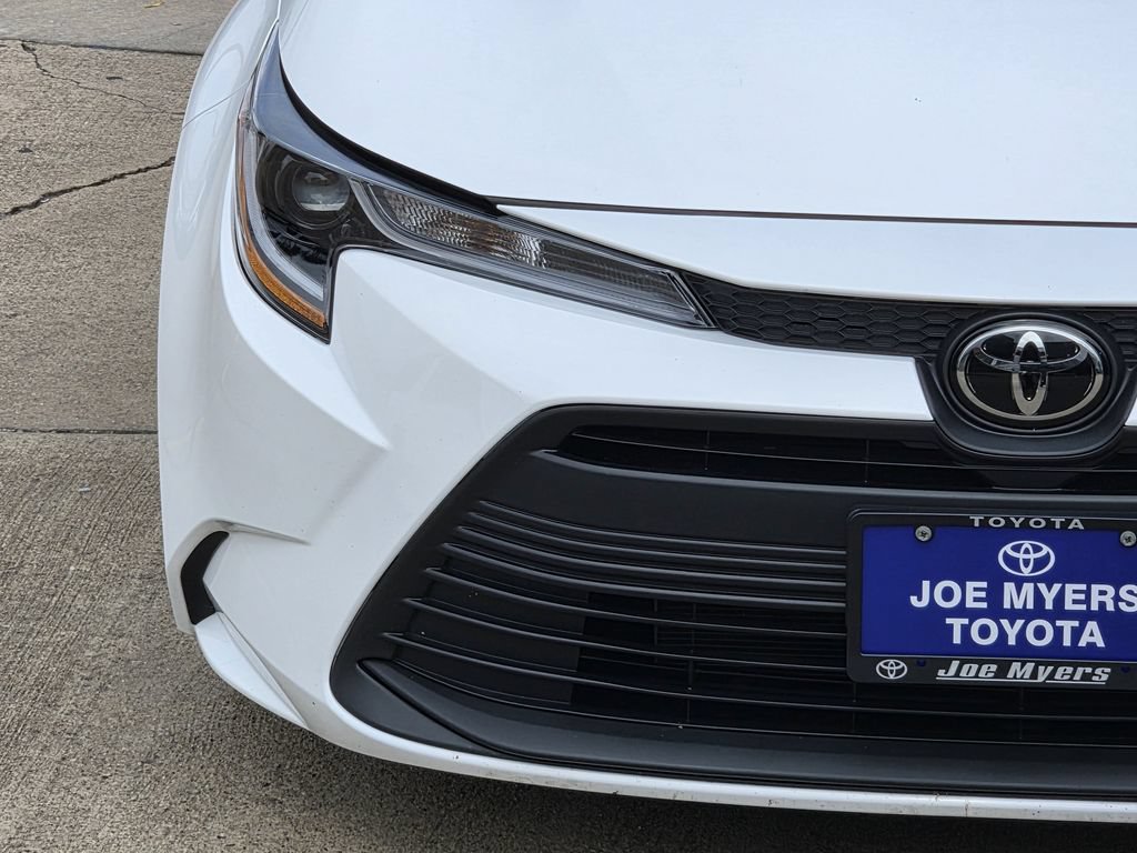 Used 2026 Toyota Corolla LE FWD image 5