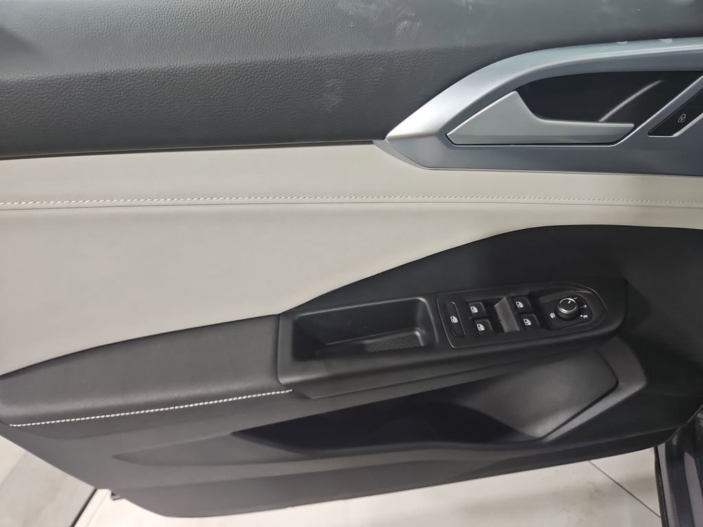 New 2026 Volkswagen Taos SE image 10