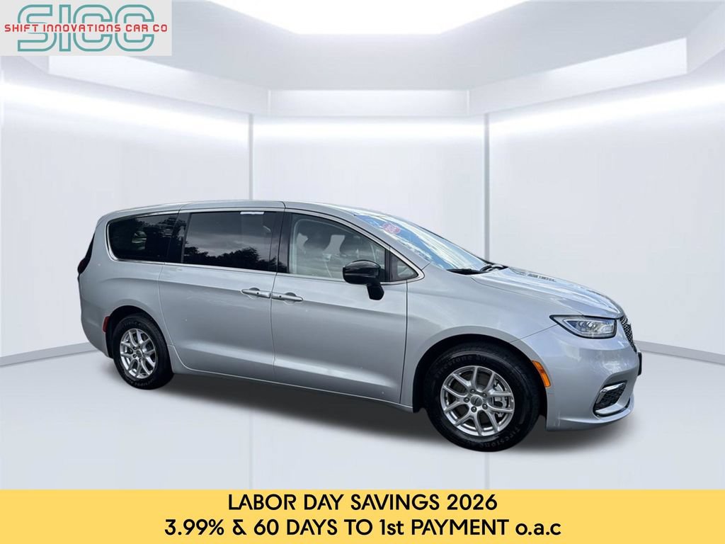 Used 2024 Chrysler Pacifica Touring-L FWD image 8