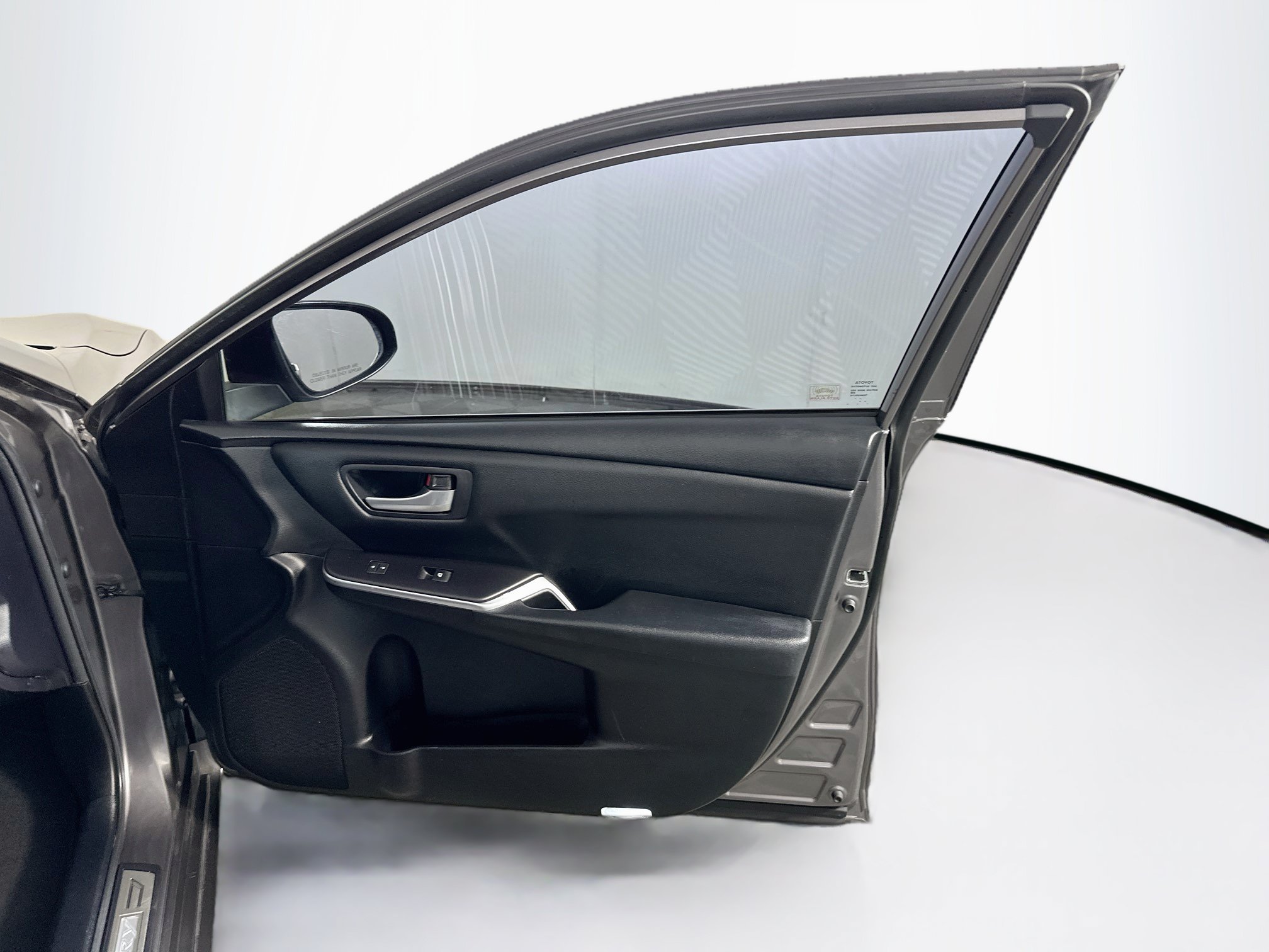 Used 2016 Toyota Camry SE w/ Moonroof Package FWD image 32